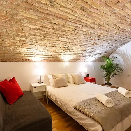 Modern Stylish @ Superb Location Apartment *