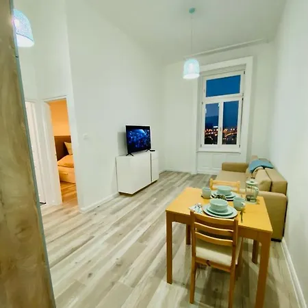 Over The Danube Appartement *