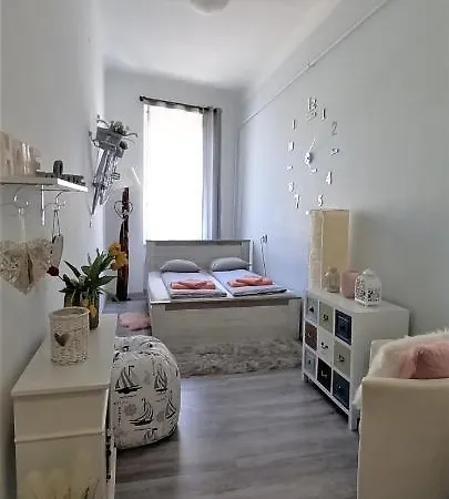 Imadnivalo Apartman Kozponti Helyen Apartment