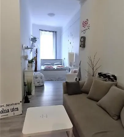 Imadnivalo Apartman Kozponti Helyen Apartment
