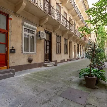 K5 Kis Apartment