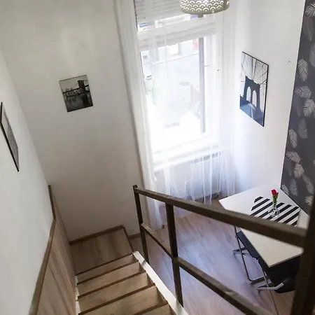 Apartment Central Budget Lofts *