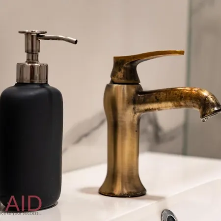 M10 - Hostaid Apartment *