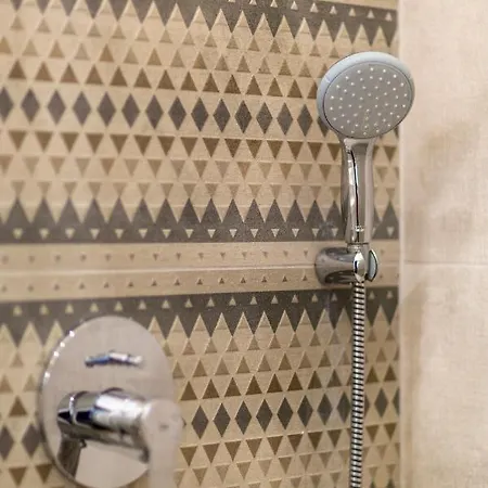 Luxury Quentin 3 Bedrm, 2 Bathrm Appartement
