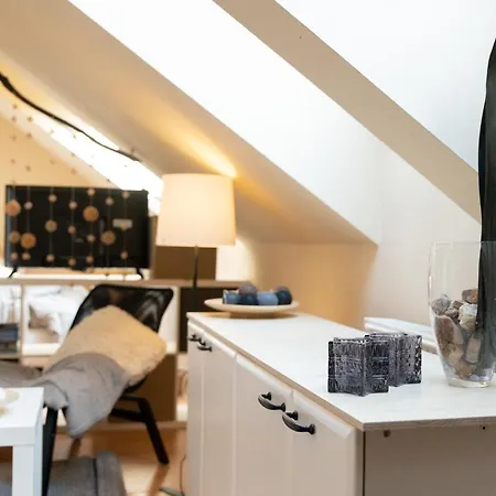 953 - Your Peace Of Mind, Ac & Parking Apartment *