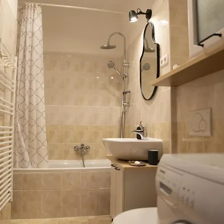 Apartment 953 - Your Peace Of Mind, Ac & Parking Budapest