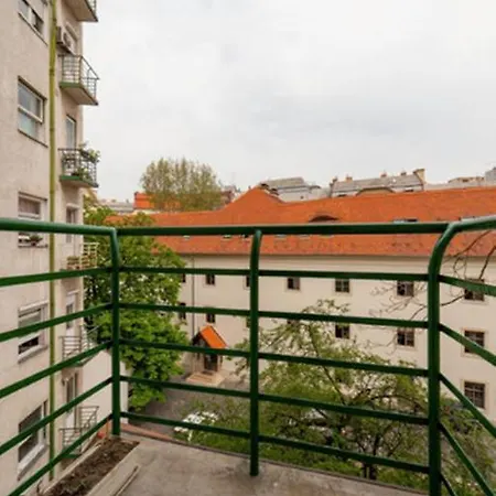 Art Deco Szerb Utca Apartman *