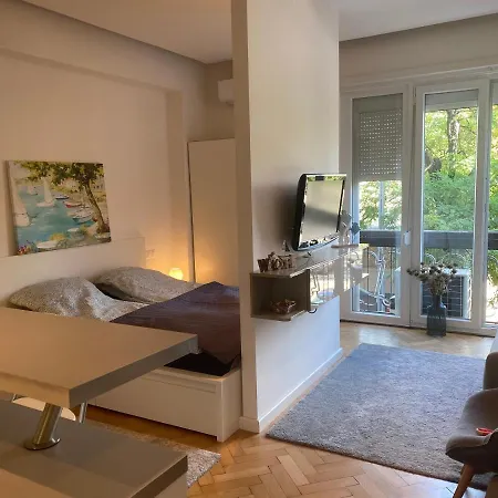 Blue Port In Ujlipotvaros With Free Parking Budapest