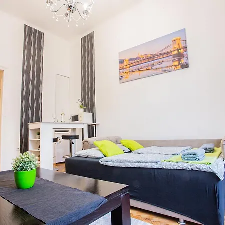 Vaci Street Apartment *