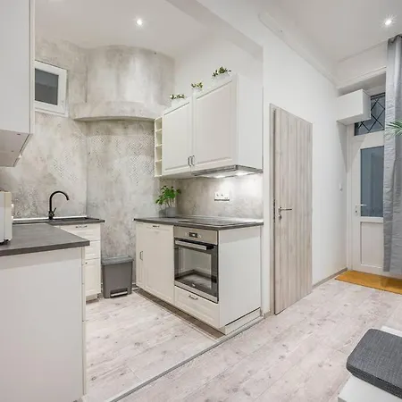 Lonyai Budapest