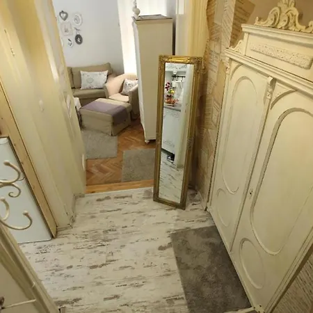 Vintage At Basilica Apartment *