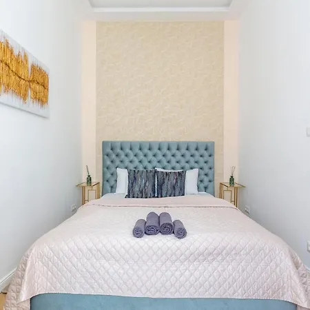 Luxurious Bajcsy Next To The Basilica Apartment
