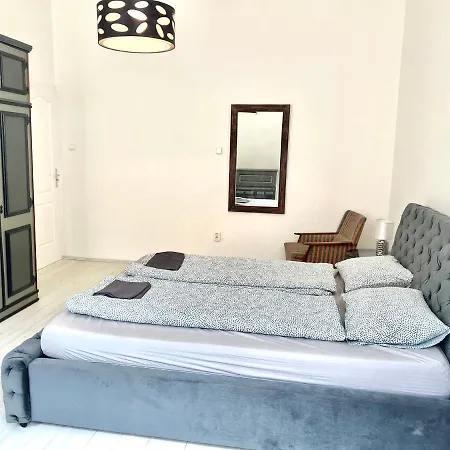 Apartment L8 *