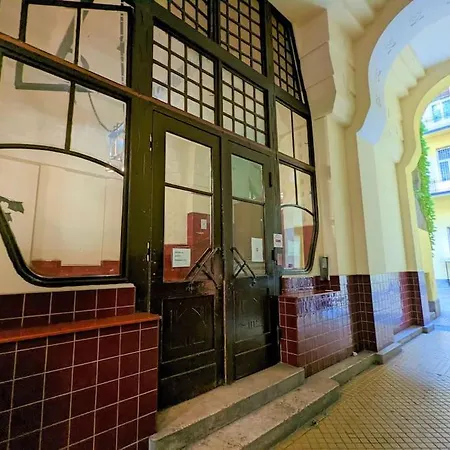 Apartment Cute 1br In - Purple House Budapest