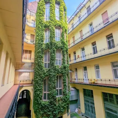 Cute 1br In - Purple House Budapest