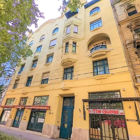 Cozy 1br With Skyline View - Purple Skyline * Budapest