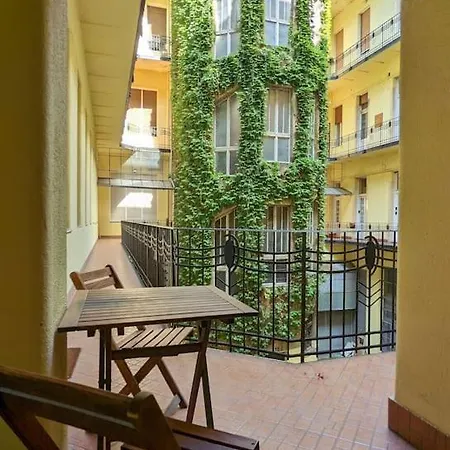 Apartment Cute 1br In - Purple House Budapest