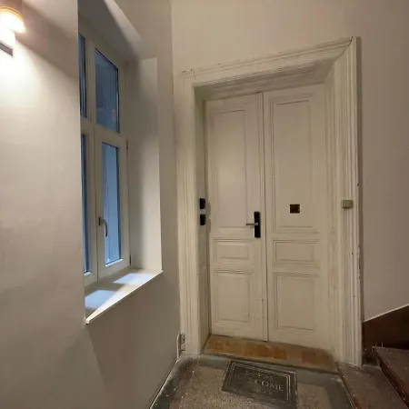 Colton Paulay Apartman *