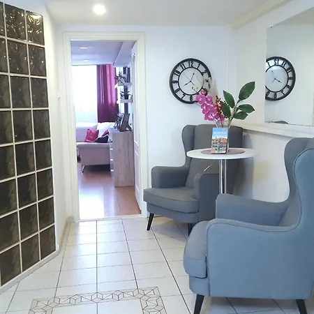 Downtown Acacia Str Apartment *