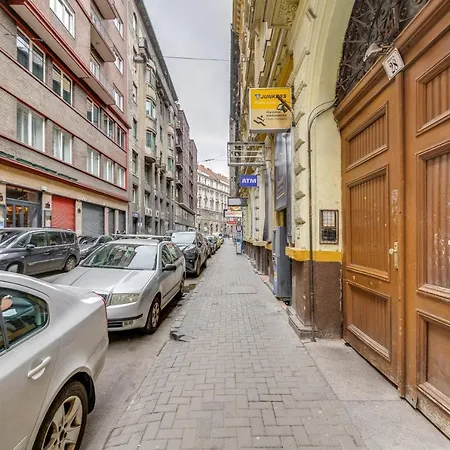 Little Cola In Dohany Street With Ac Daire *