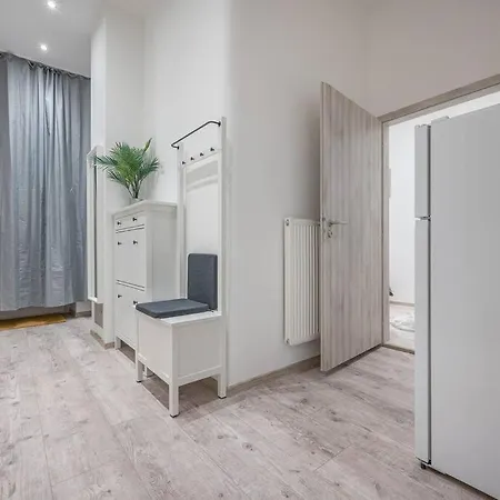 Lonyai Budapest