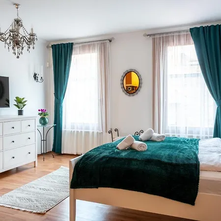 Apartment Romantic Secret Garden Budapest