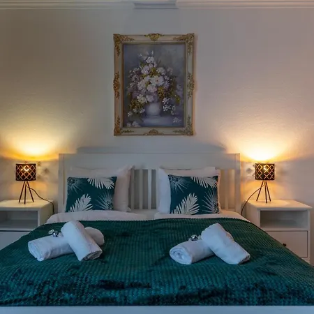 Apartment Romantic Secret Garden Budapest