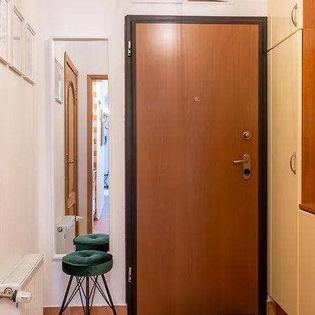 Romantic Secret Garden Apartment