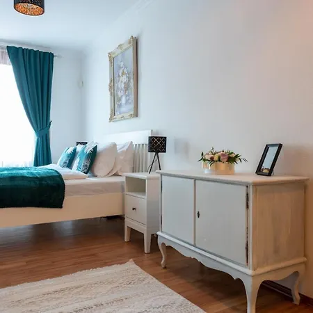 Apartment Romantic Secret Garden Budapest