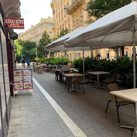 Rainforest By The Danube Apartment Budapest