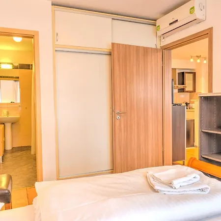 Center Apartment *