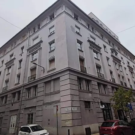 Perfect Located Flat With Gametable Apartment
