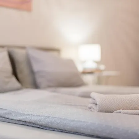 Apartment Downtown Heart 3 Bdr, 2 Bath, A/c