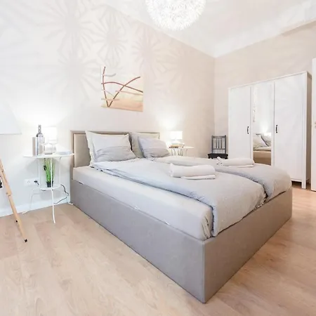 Apartment Downtown Heart 3 Bdr, 2 Bath, A/c