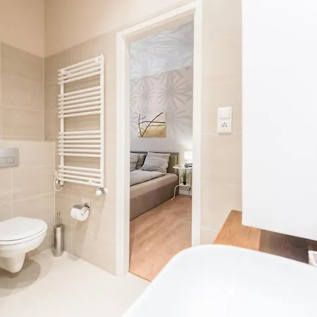 Downtown Heart 3 Bdr, 2 Bath, A/c * Budapest