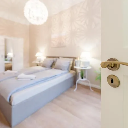 Downtown Heart 3 Bdr, 2 Bath, A/c * Budapest