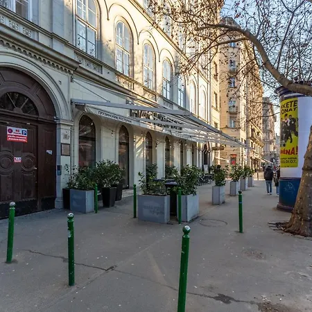 Luxurious Bajcsy Next To The Basilica Apartment Budapest