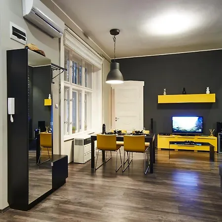 Location Yellow-black Budapest