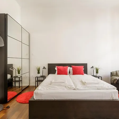 Red Dot Two - New Unit In The Heart Of Party Town Apartment