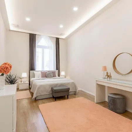Exclusive Csengery In The Heart Of * Budapest