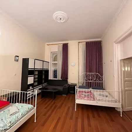 Westend Aparthotel *