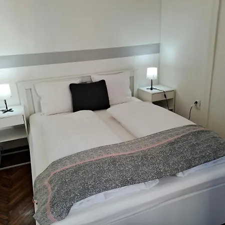 Emerald Apartment *