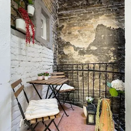 Juliet's Residence/romantic Nook