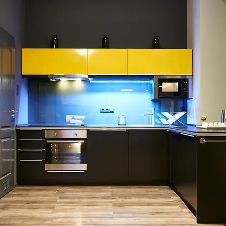 Location Yellow-black Apartment Budapest
