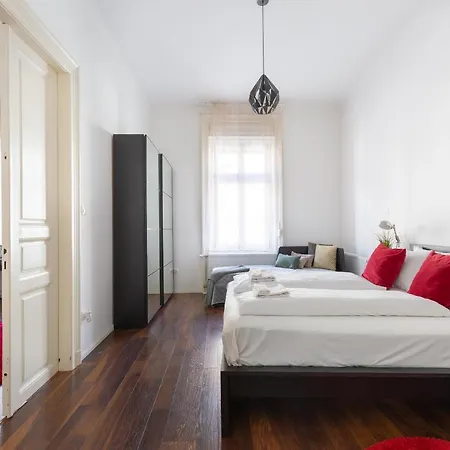 Red Dot One - New Unit In Heart Of Jewish Quarter *