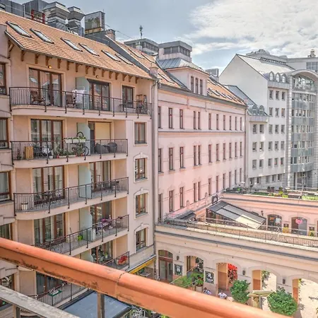 Center Apartment *