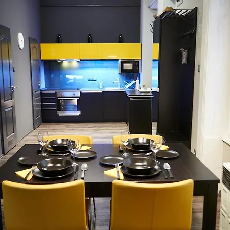 Location Yellow-black * Budapest