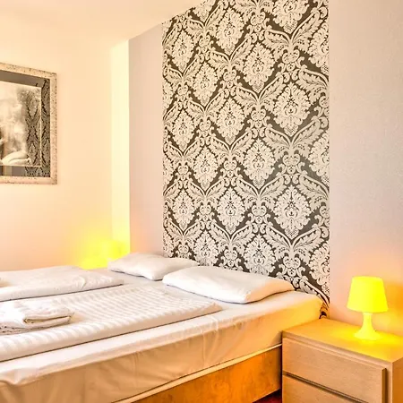 Center Apartment *