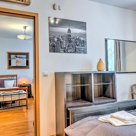 Center Apartment *