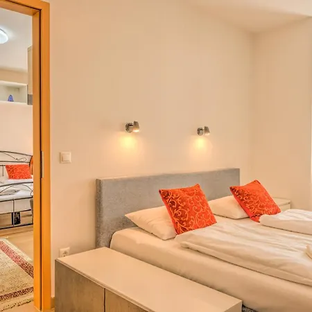 Center Apartment *